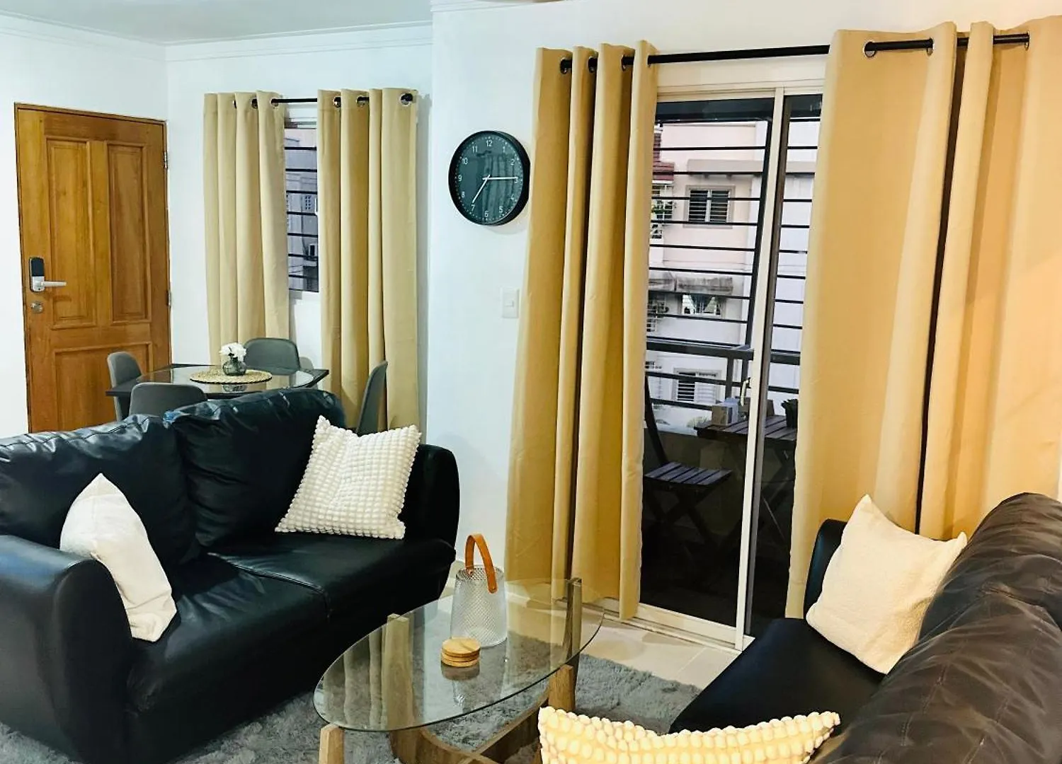 Stylish 2-Bed Condo In Altos De Arroyo Hondo location